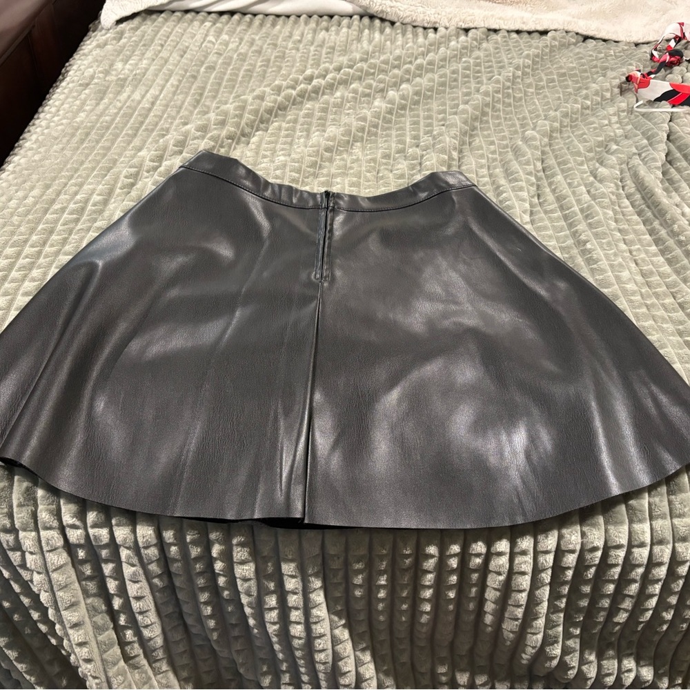 Skirt above knee pleather